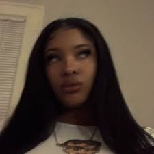 Angie Valle (@angiiiev4)