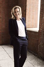 Coup kajsa 'bilderberg' ollongren exposed om de verkiezingen joe laat een reactie achter categoriespolitiek tagsd66, kajsa ollongren, mark koek, sigrid kaag, smartmatic. Onze Minister Van Binnenlandse Zaken Kajsa Ollongren Is De Eerste Openlijk Lesbische Vice Premier Van Nederland