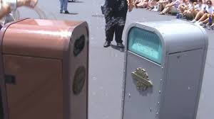 The moistest, tastiest turkey i've ever eaten. Push The Talking Trash Can Entertains Guests Before The Parade At Disney S Magic Kingdom Youtube