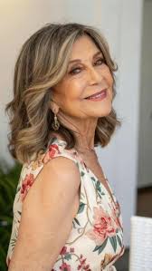 "Parece que hoje acordei mais linda e bonita., Apareceu uma ruguinha aqui,  mas estou linda!", Manter autoestima e o bom humor na terceira idade ajuda  a ser mais feliz!, Foto da Web para ilustrar o ...