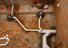 Instalaciones sanitarias nuevas en cuarto de baño