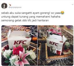 Bila target ada dekat dengan anda maka silahkan baca saja mantra bugis perangsang wanita diatas sebanyak 11 kali sebelum bertemu. Hantu Ayam Dapat Kfc Sebagai Hantaran Baju Bertunang Tak Sempat Tukar Terus Ngap 2 Ketul Paha Viral Mstar