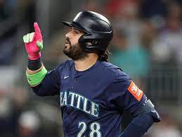 MLB: Eugenio Suárez wakes up and hits a pair of home runs in Mariners'  blowout against Braves