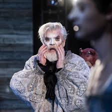 🔥⚔️PREMIÄRVECKA⚔️🔥 Inte bara vintern rasar, utan även dagarna. Nu är det  skarp nedräkning. Kung Lear har premiär på lördag 5 april! 💥 Är du redo  för det här? Vi är!  https://vastmanlandsteater.se/forestallningar/kung-lear/ 👑