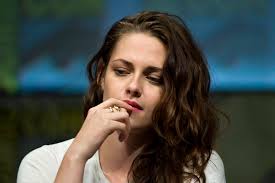 Born april 9, 1990 los angeles, california usa. Totes Tmi How Kristen Stewart Embodies The Modern Trend Of Online Oversharing
