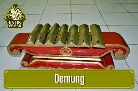 Ketipung adalah salah alat musik tradisional indonesia yang berbentuk menyerupai gendang tetapi memiliki ukuran lebih kecil.1 ketipung dibuat dari kayu yang dibubut, kemudian kemudian diberi lubang di tengahnya berukuran 20cm hingga 40 cm. 73 Gambar Alat Musik Demung Terbaik Infobaru
