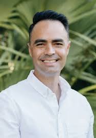 Seth Cox's Instagram, Twitter & Facebook