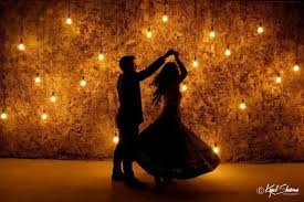 Super Cute Bollywood Poses For Pre Wedding Shoots Especially All Those Inspired By Srk Wedding Photography Poses Unique Indian Wedding Photography Wedding Couple Poses