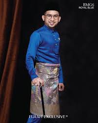 The collar design is adapted from chinese traditional costume, cheongsam. Baju Melayu Gentleman Royal Blue Elrah Exclusive