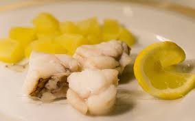 Apr 24, 2017 · la coda di rospo in padella è un secondo di pesce dal gusto delicato ma modulabile, perfetto per un pranzetto leggero ma allettante.la coda di rospo, nota anche con il nome di rana pescatrice, si presta alla cottura in umido, in bianco così come con i pomodorini, regalando pietanze pronte ad essere servite nelle più svariate occasioni. Coda Di Rospo A Vapore Mamma Ho Fame