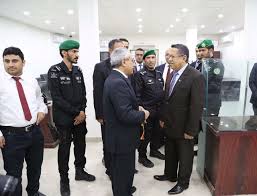 رئيس الوزراء يوجه بسرعة إصدار جوازات لحاملي هوية زائر بالسعودية يمن شباب نت