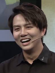 File:Duy Khanh 2019.png