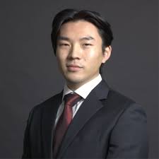 Delighted to announce that I'll be qualifying into the Projects team  following a fantastic six month secondment in the Ashurst Abu Dhabi office.  Sad to be leaving such a great group of