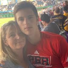 LAURA SANBORN (@LAURASANBORN)