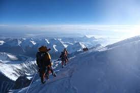 Sein gipfel ragt 8 848 metern über dem meeresspiegel empor. Fur 96 000 Euro Gibt S Den Everest Flash