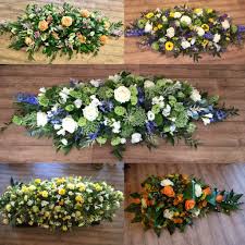 Arreglos florales funebres, coronas, funerarias, flores. Casket Spray Louise James Florist