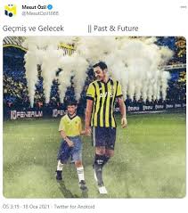 İngiliz ekibi arsenal ile sözleşme uzatma konusunda uzun zamandır pazarlık masasında bulunan mesut özil, fenerbahçe hakkında konuştu. Mesut Ozil Den Twitter Da Fenerbahce Paylasimi Takvim