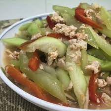Sauteed Bottle Gourd With Ground Chicken Easy Vegetable Recipes Vegetable Recipes Filipino Vegetable Recipes