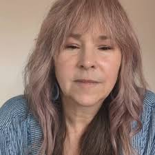 Elle Kerr's Instagram, Twitter & Facebook