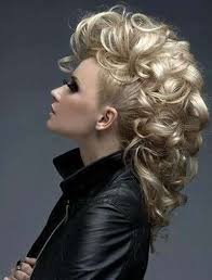 Vediamo assieme quali acconciature puoi scegliere di sfoggiare, per tutte le occasioni che visualizza altre idee su acconciature capelli lunghi, onde capelli lunghi e pettinature facili per capelli lunghi. Pettinature Anni 80 Foto Stylosophy