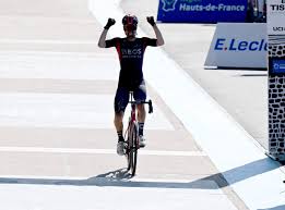 Crosswinds and cobbles: Dylan van Baarle wins Paris-Roubaix - Canadian  Cycling Magazine