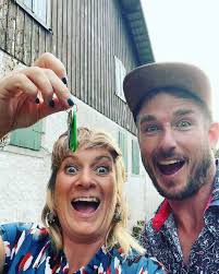 Hi! We are looking for a good orthodontist in the area who might do an  emergency appointment for my daughter's braces. It's a long shot, but can  anyone give us a recommandation?