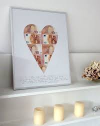 Geldgeschenke Originell Verpacken Herz Aus Scheinen Geschenke Geldgeschenke Hochzeit Basteln Hochzeit Geschenk Geld
