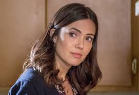 (he eventually relents a little, but not enough to think he actually likes miguel.) and remember that scene in one of the earlier season one episodes where miguel tells jack how lucky he is to have rebecca? This Is Us Mandy Moore On Rebecca S Fate In Finale Flash Forward Ew Com
