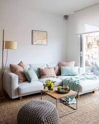 Consejos para decorar una sala sencilla decorar un espacio pequeño no es nada fácil, debes adecuar los muebles y elementos para poder ubicarlos adecuadamente. Como Decorar Una Sala Pequena