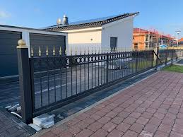 Wir sind ein hersteller für metallzäune aus polen und bieten ihnen ein komplettes angebot an. Zaun Aus Polen Renaissance Schmiedeeisen Edelstahl Posty Facebook