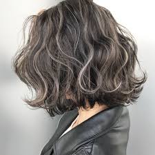 外国人風カラー グラデーションカラー ハイライト バレイヤージュ カラーリング ヘアカラー アッシュ メッシュ ベージュ グレージュ ブルージュ ヘアアレンジ balayage ombrehair 髪色 ハイライト ヘアスタイリング 髪 カラー