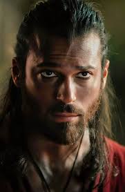 Buongiorno e benvenuto Dicembre 🥰 Apriamo questo 1 dicembre con..#Sandokan  !! Stasera su #Rai1 in prima serata, tornera' il ruggito della tigre della  Malesia 🐅 Finalmente l'attesa è finita🤗 #CanYaman