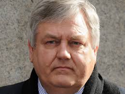 Key whistleblower contradicts part of phone hacking case against Daily Mail 