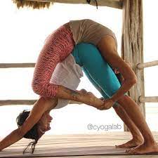 These advanced yoga practice require two persons ( couples / friend ) with a third person nearby as a spotter for safety. Yoga Picture Two Person Yoga Challenge Hard