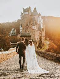 A Fall Fairy Tale Elopement At A 12th Century German Castle Pequeno Casamento Casamento Alemao Casamento