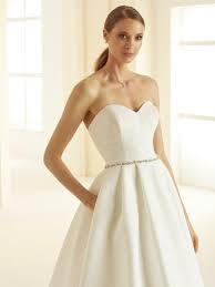Oder du wurdest als trauzeugin oder brautjungfer auserwählt? Brautkleid Im Prinzessstil Mit Strass Gurtel Von Bianco Evento Braut De