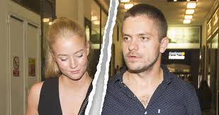 However, people claimed that the plagiary is based on antigerontism not present in the original commercial. Osamely Jiri Madl Rozchod S Pritelkyni A To Planovali Miminko Blesk Cz