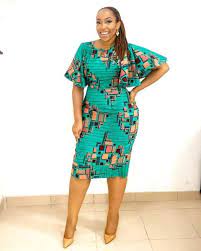 Robe jeune fille tendance enpagne / image mode africaine . 10 Robes Tendances En Pagne A Envisager Pour Le Boulot Elle Cote D Ivoire Latest African Fashion Dresses Short African Dresses African Maxi Dresses