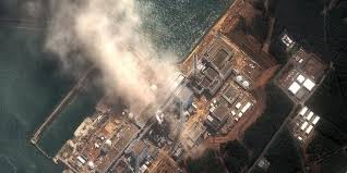 Sejumlah 60 orang tercemar ketika menunggu helikopter untuk evakuasi di lapangan sebuah sekolah menengah atas. Takut Radiasi Nuklir Fukushima Banyak Ibu Gugurkan Bayinya Merdeka Com