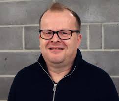 Lover lærerjobb til de som tar utdanning