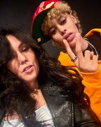 ｓｕｅ• ｅｓｑｕｉ