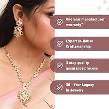 TARINIKA Collier court Aavi Nakshatra plaqué or avec motif floral