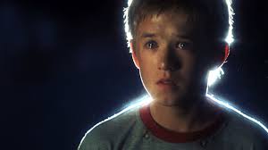 A highly advanced robotic boy longs to become real so that he can regain the love of his human mother. A I Artificial Intelligence Official Trailer Hd Youtube