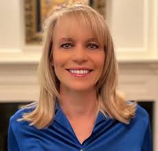 Leslie Horn's Instagram, Twitter & Facebook