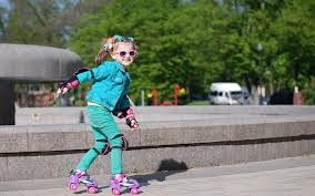 No matter what i set to be my wallpaper/screensaver is comes out blurry on my screen. Pictures Little Girls Smile Bokeh Child Roller Skates 1920x1200