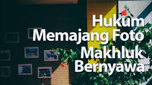 Ka'bah (rumah tuhan) adalah titik paling suci dalam agama islam, dan terletak di mekah. Hukum Memajang Foto Makhluk Bernyawa Poster Dakwah Yufid Tv Youtube