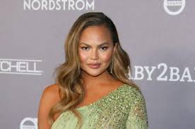 Chrissy's paternal grandfather was henry elmer teigen (the son of hans iversen teigen and ida helmin. Chrissy Teigen Grosse Gewicht Korpermasse Augenfarbe Wiki
