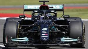 Lewis carl davidson hamilton is a british racing driver who races in formula one for the mercedes amg petronas team. Lewis Hamilton Terkena Penalti 10 Detik Di F1 Gp Inggris