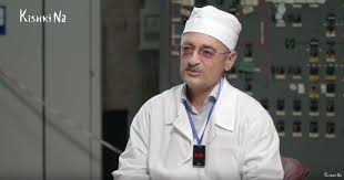 Akimov a activat butonul de oprire de urgență, dar o eroare de construcție a barelor de control a ridicat supratensiunea până la de zece ori limita maximă admisibilă a reactorului, iar acesta a explodat. Chornobyl What S True And What S Fiction In The Popular Miniseries Uacrisis Org