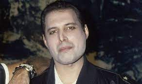 To the knowledge of the media, this photo taken in the signer's garden is the last photo of the legend before his death. Freddie Mercury Final Days Doing This Gave Him Peace So He Could Let Go Music Entertainment Express Co Uk